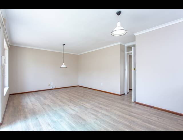 2 BEDROOM TOWNHOUSE FOR SALE IN KENILWORTH